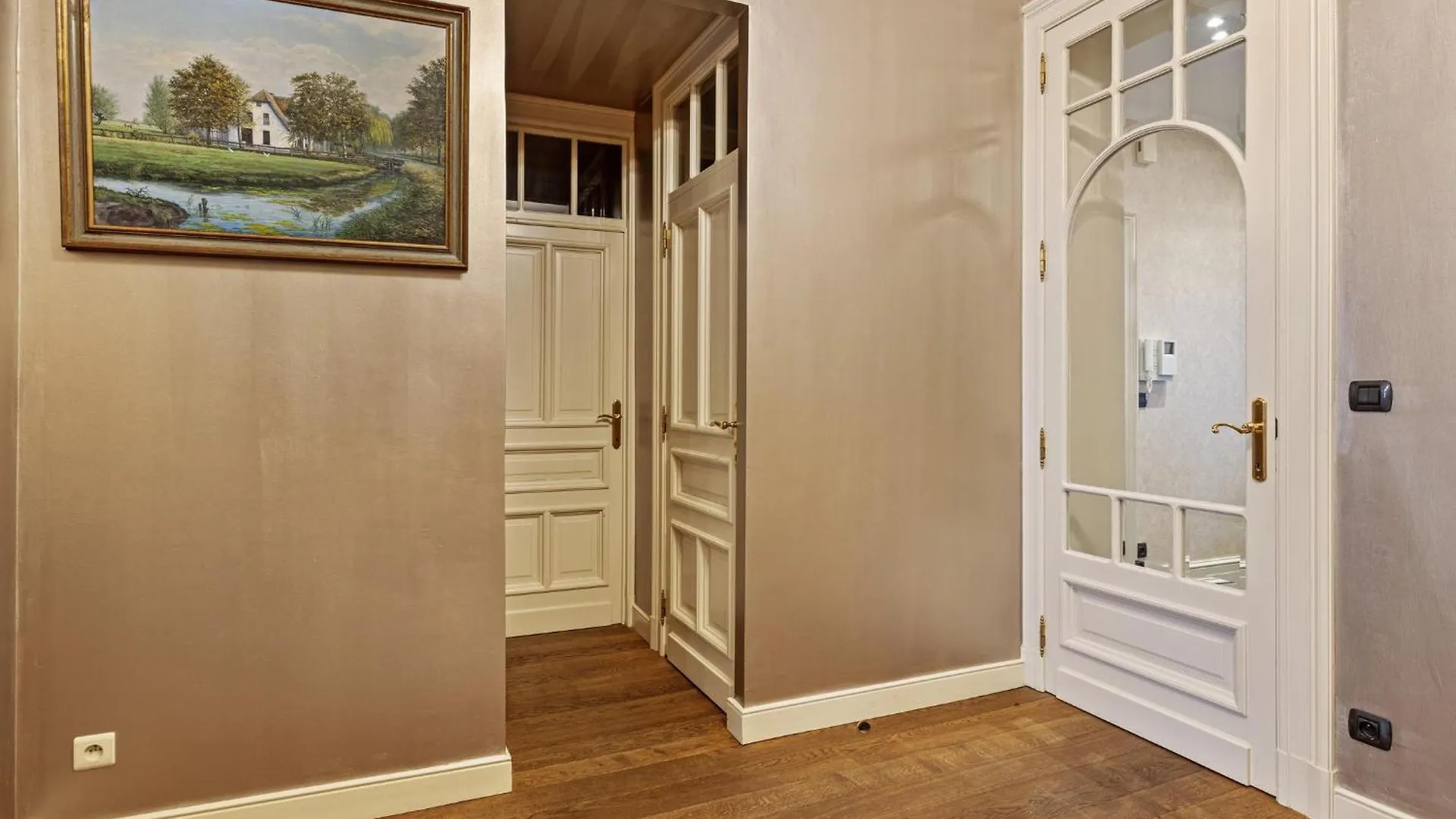 Spacious Apartment Near Grote Markt Antwerp Belgium