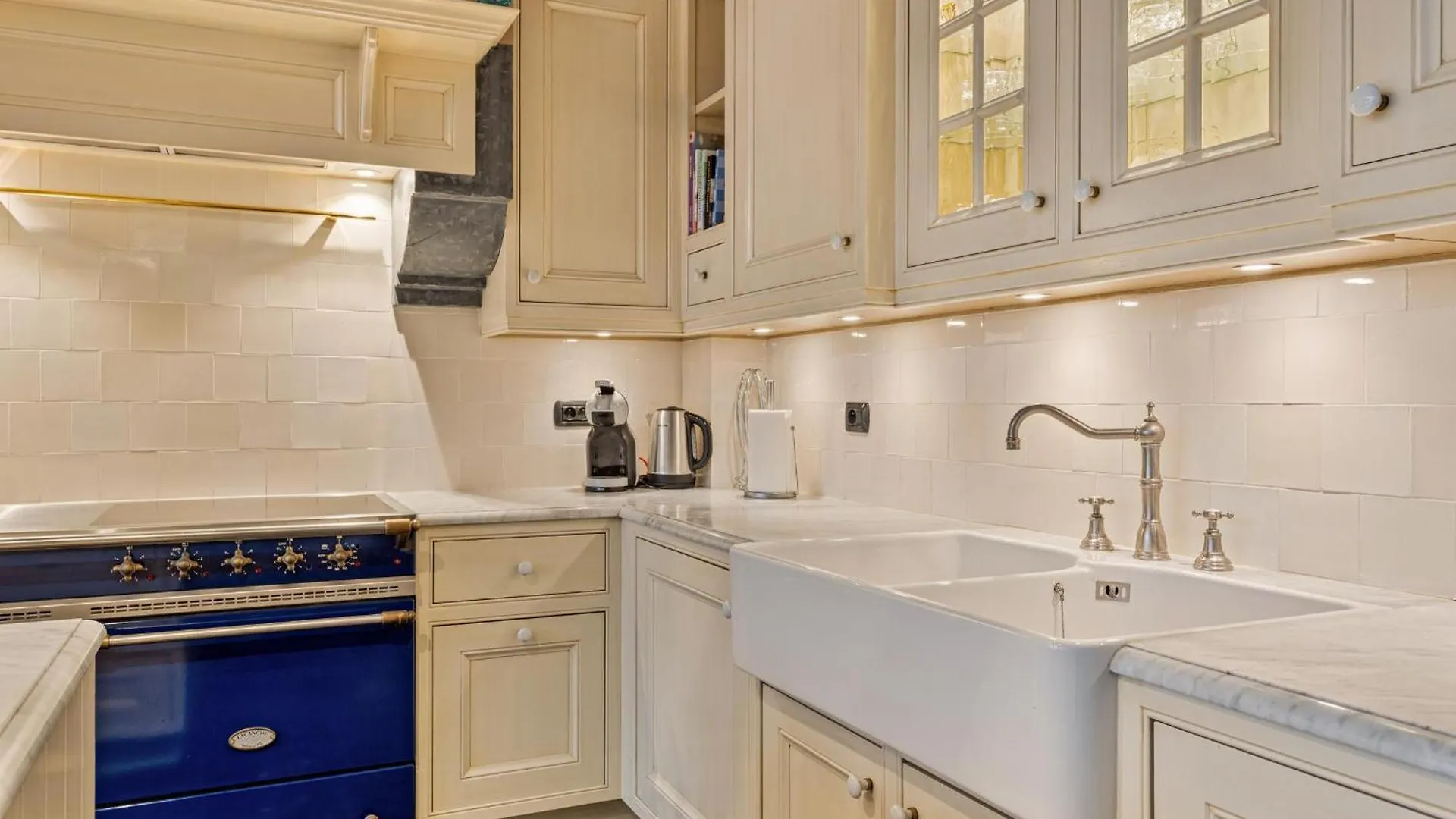 Spacious Apartment Near Grote Markt Antwerp Belgium
